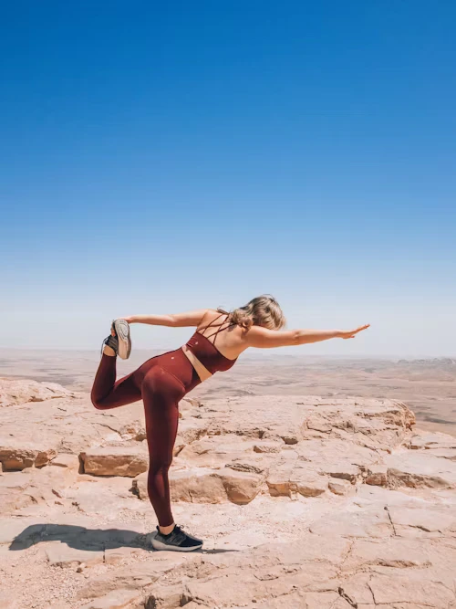 Postura de yoga avanzada